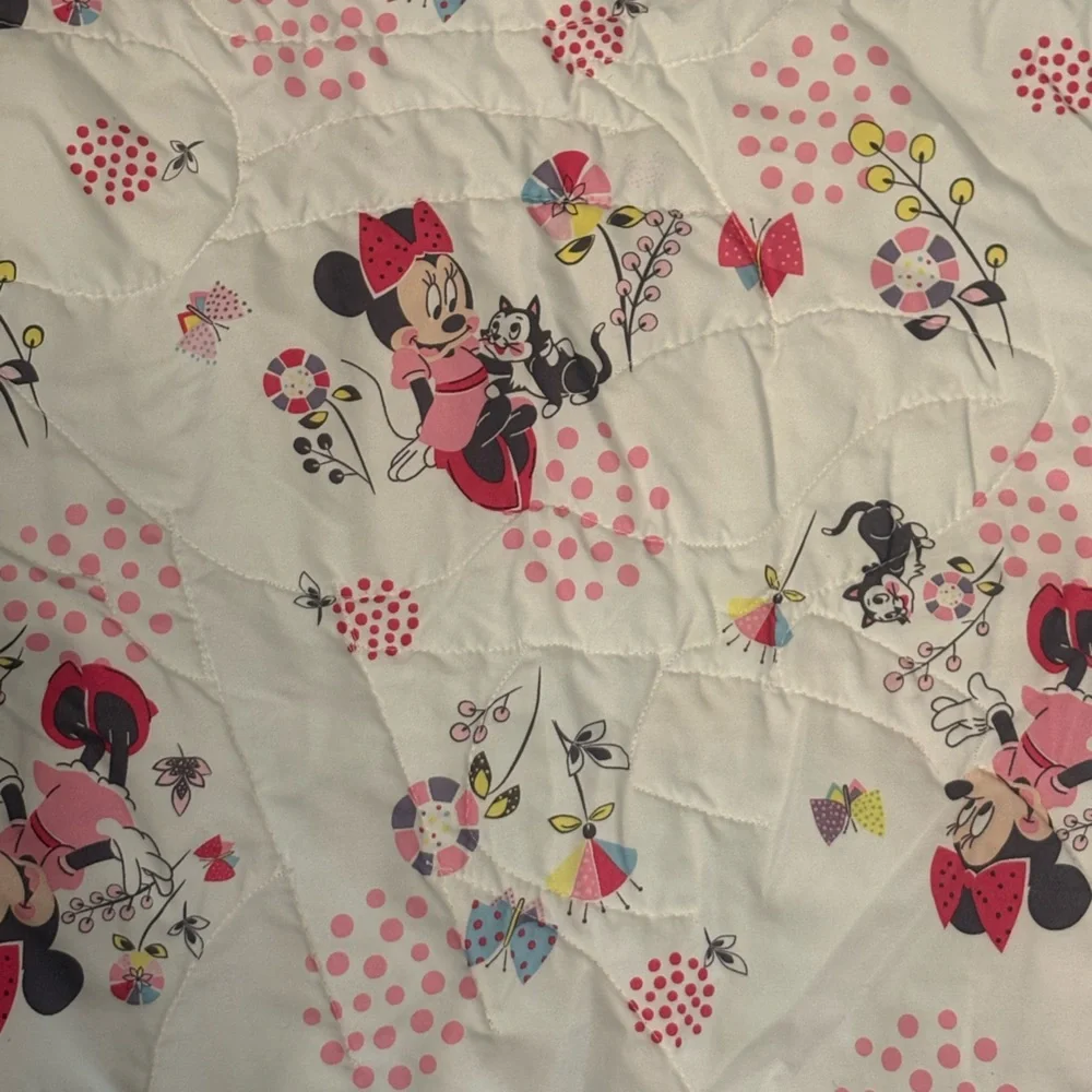Disney Minnie Mouse and Figero Reversible Toddler Blanket